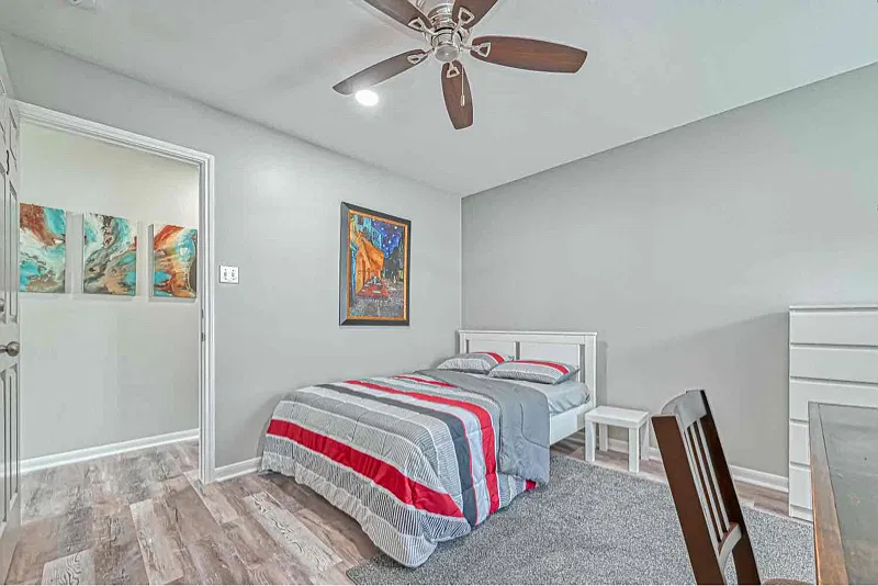 4 bed, 1700 sqft, $825 — Photo 4