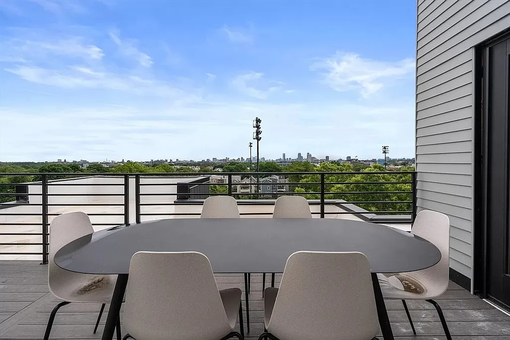 Studio, 540 sqft, $2,795 — Photo 3