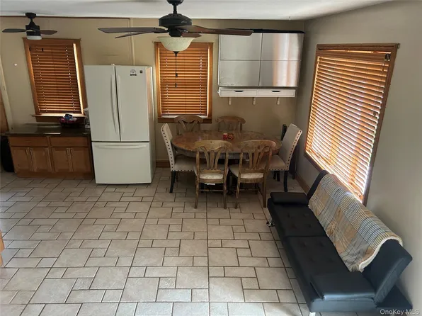 239 Curtin Ave, West Islip, NY 11795