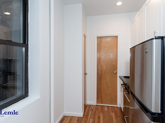 5th image of 305 E 78th St #4R