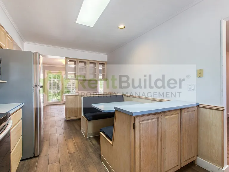 8304 Dellwood Rd NE — Photo 11