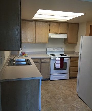 5th image of 10701 Meridian Ave N APT 105A