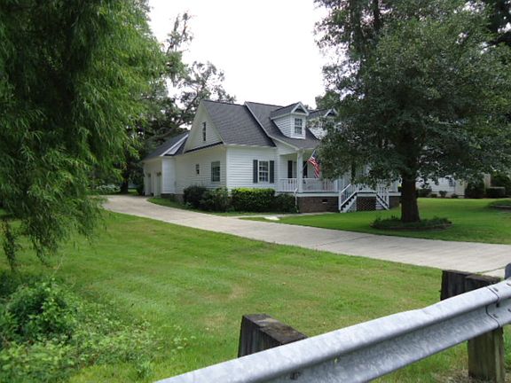 photo of neighborhood