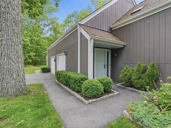 2 Timberland Pass, Chappaqua, NY 10514