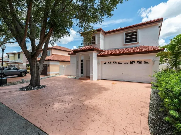 8229 NW 199th St, Hialeah, FL 33015