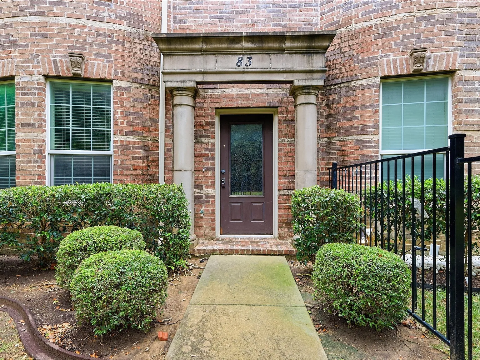 3 bed, 2.5 bath, 1802 sqft, $2,375 — Photo 2