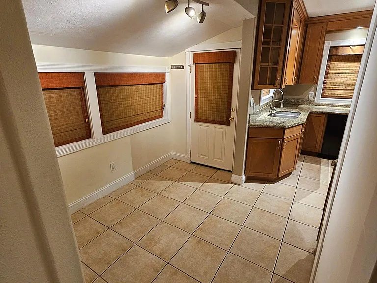 6306 SW 30th Ave — Photo 14