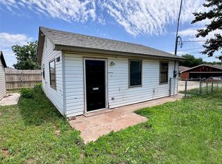 625 S 19th St, Clinton, OK 73601