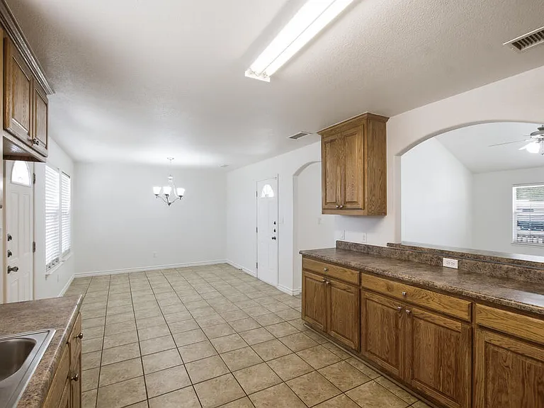 408 W Shandon Ave — Photo 13