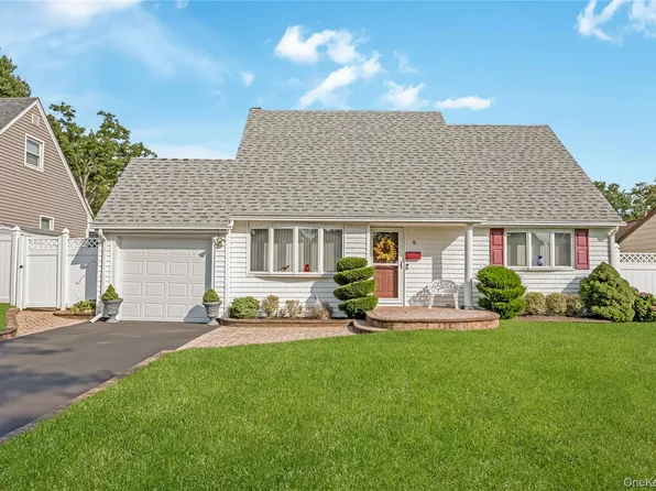 9 Linwood Avenue, Farmingdale, NY 11735