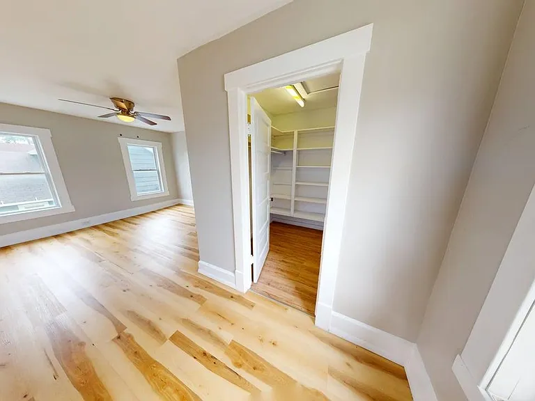 579 Broadway Ave — Photo 12
