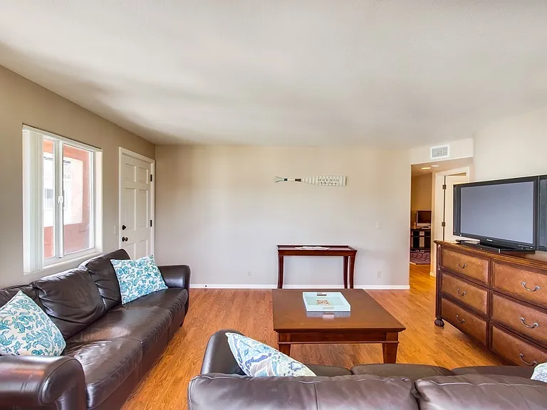 831 Allerton Ct — Photo 10
