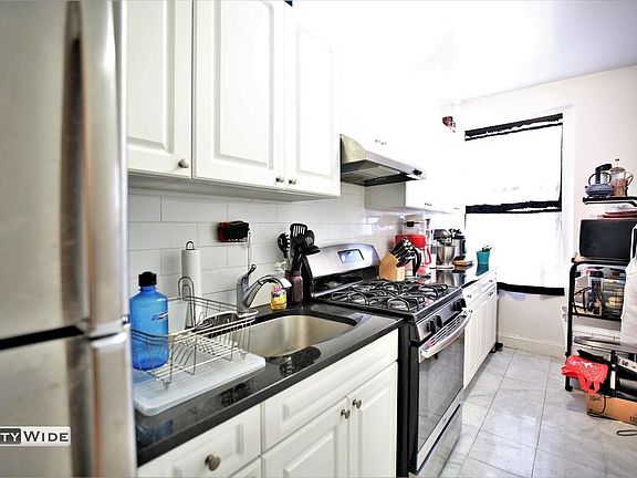 4th image of 4960 Broadway APT 3F
