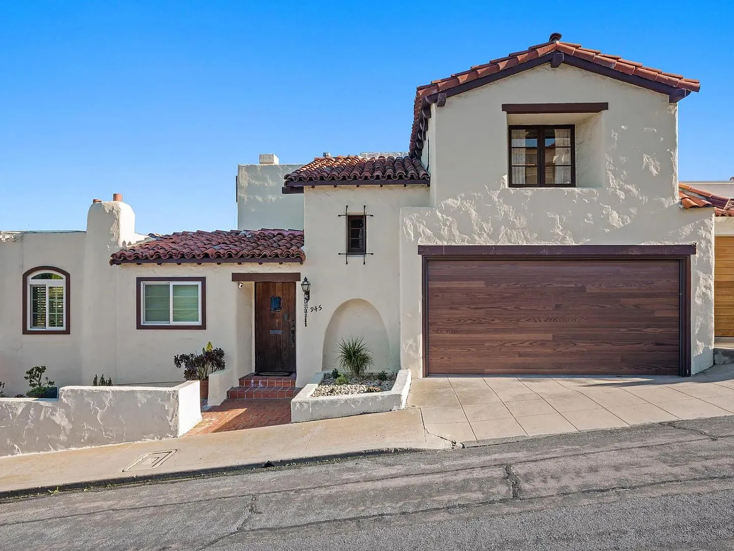 945 Harbor View Dr — Photo 4