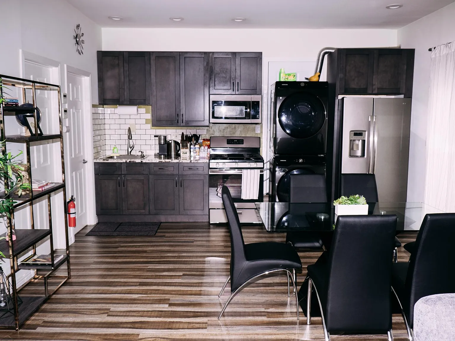 2 bed, 769 sqft, $6,000 — Photo 2