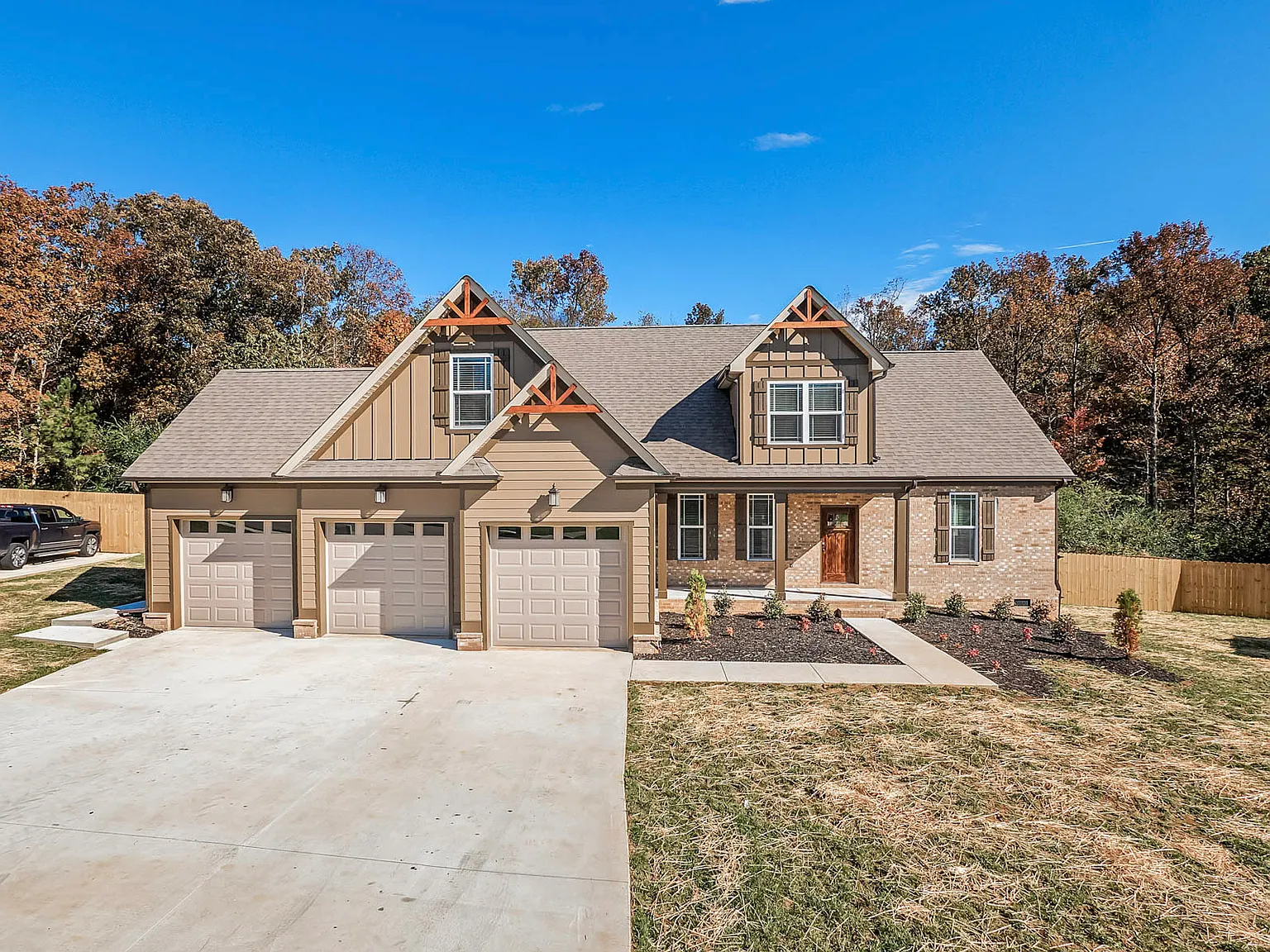 6 bed, 3434 sqft, $3,800 — Photo 1