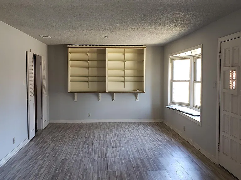 2515 Denison St — Photo 6