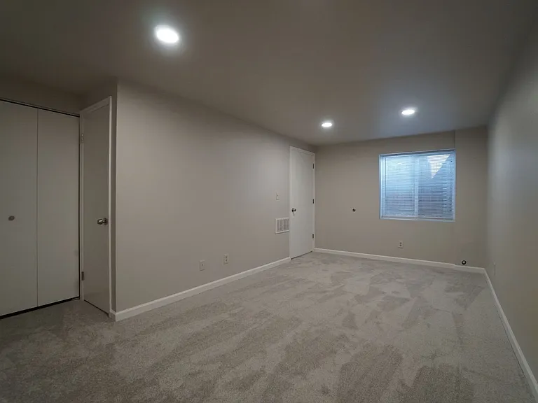 3070 Mirage Dr — Photo 23