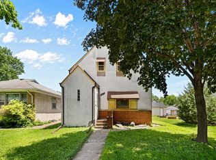 890 26th Ave SE, Minneapolis, MN 55414