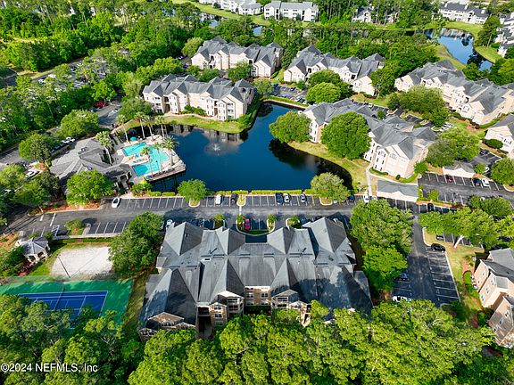 4th image of 13810 SUTTON PARK Drive #910