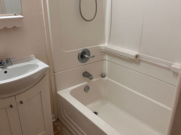 4th image of 202 Spencer Dr