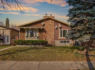 39 Bermuda Dr E, Calgary, AB T3K1H5