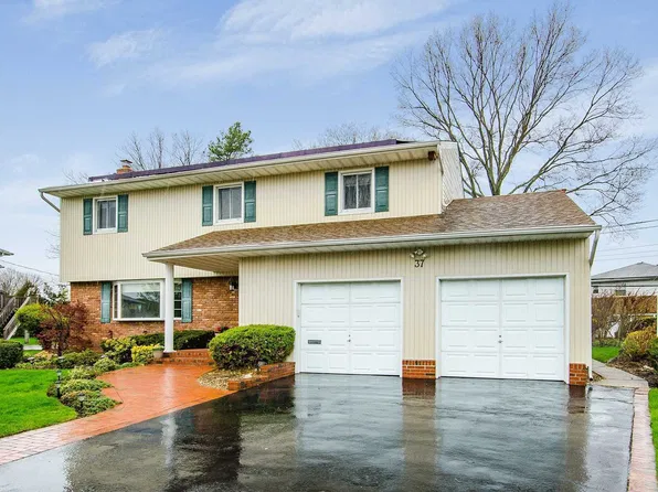 37 Richards Ct, Plainview, NY 11803