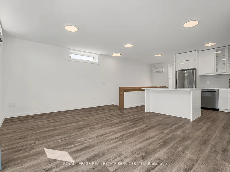 439 Winona Dr #C — Photo 11