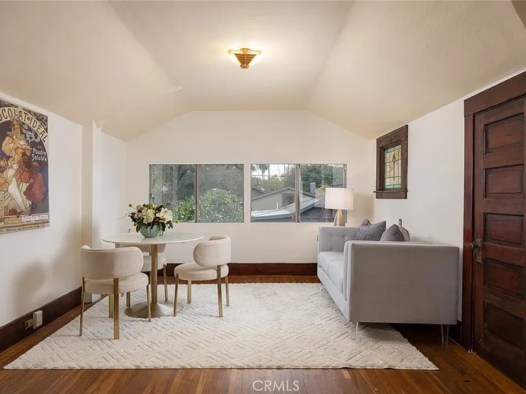 579 N Chester Ave #1 — Photo 2