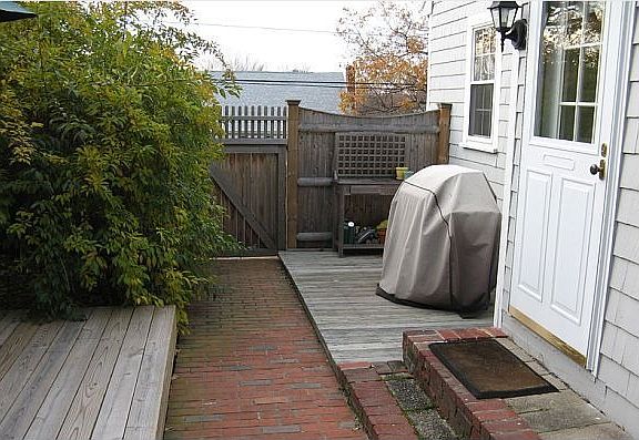 4th image of 530 Summer St