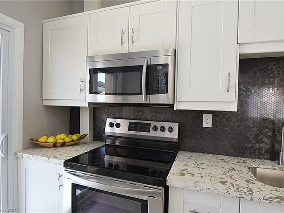 3rd image of 76 Burlington St E