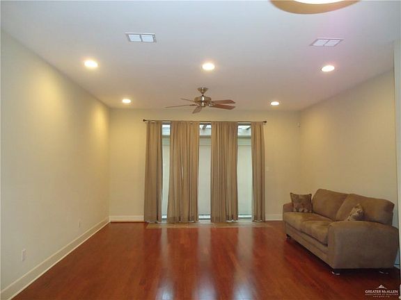 2nd image of 609 E Thornhill Ave