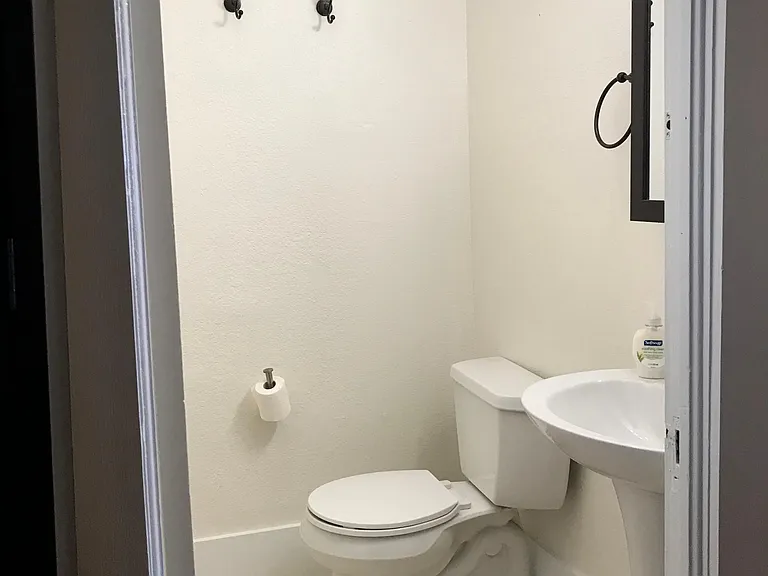 2607 W Caithness Pl — Photo 6