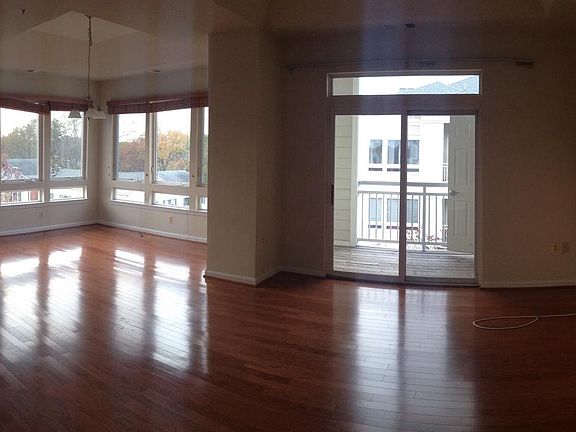 5th image of 801 S Greenbrier St APT 405
