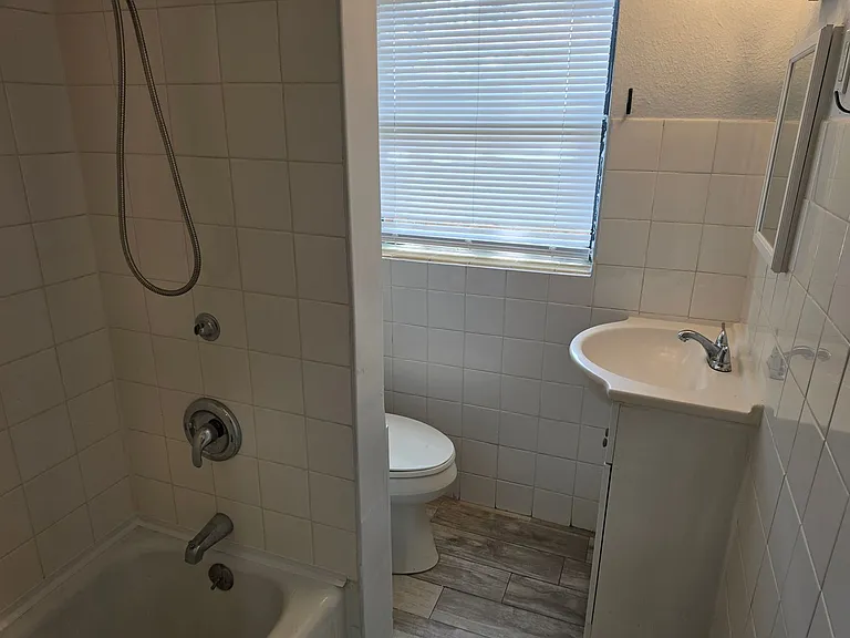 2205 S Park Ave — Photo 18