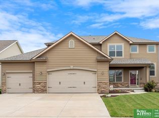 4602 Brook Cir, Papillion, NE 68133