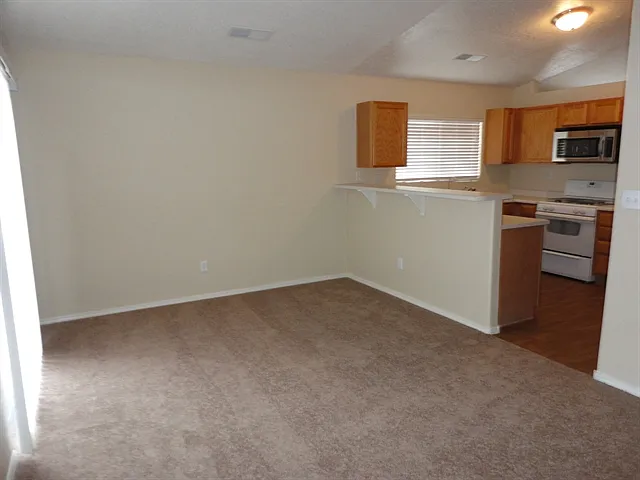 6301 Vaughn Dr NE — Photo 4