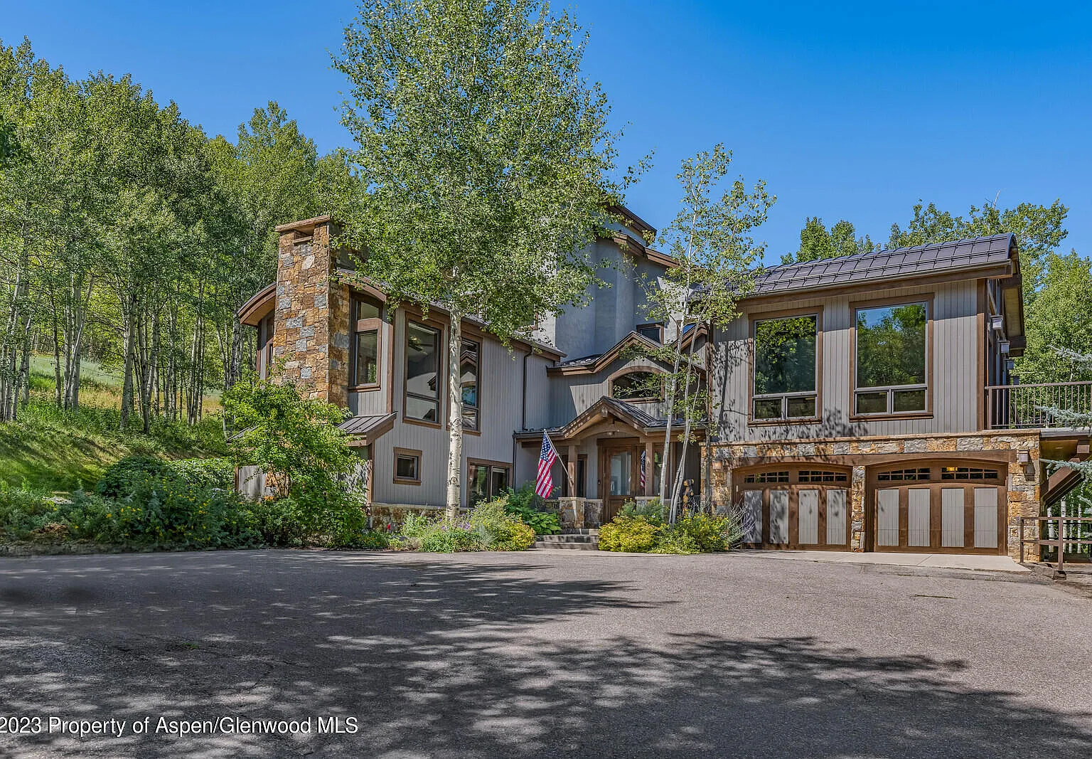 7 bed, 6.5 bath, 4780 sqft, $110,000 — Photo 2
