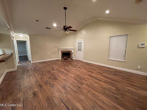 3rd image of 13428 Locust Hill Dr