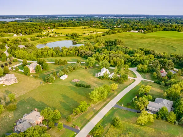 8300 Appaloosa Ln, Spring Grove, IL 60081