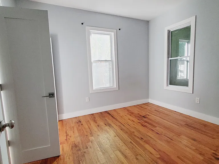 19 Jewett Ave #1R — Photo 3
