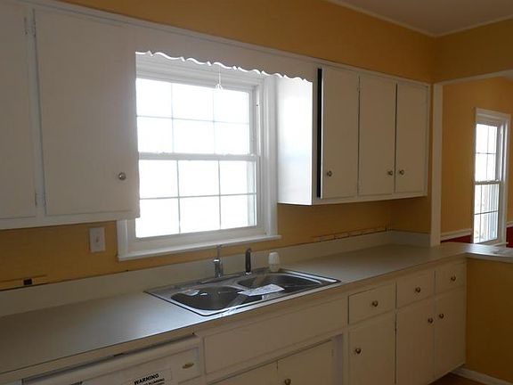 3rd image of 31 S Coventry Dr