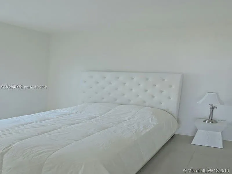 2 bed, 1320 sqft, $4,800 — Photo 3