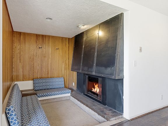 5th image of 250 S Elizabeth St #1