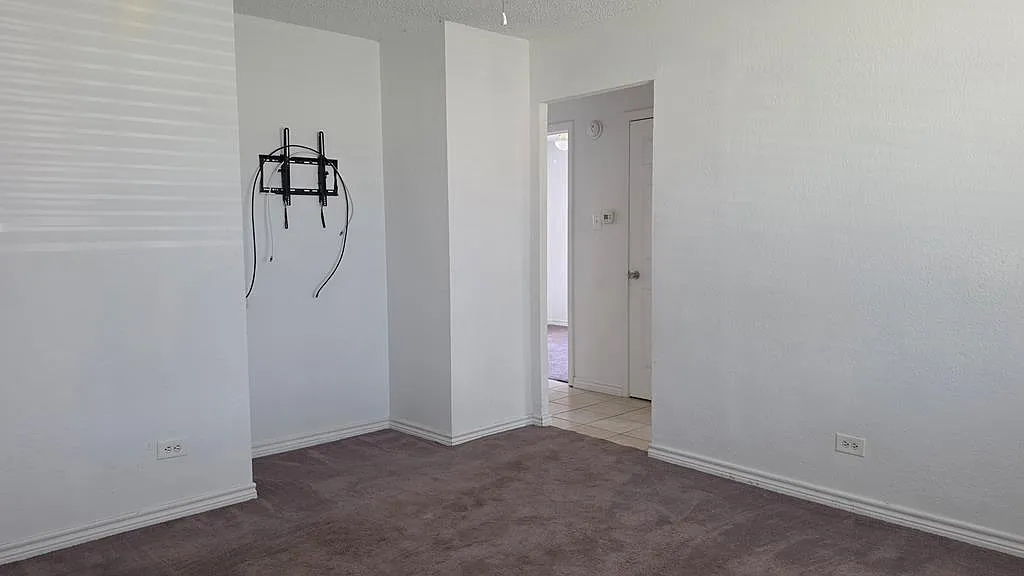 2 bed, 1.0 bath, 676 sqft, $1,400 — Photo 3