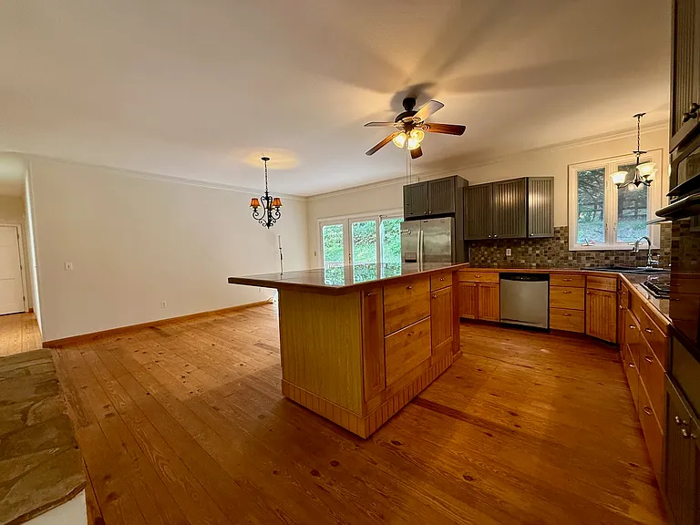 181 Brier Rose Ln — Photo 5
