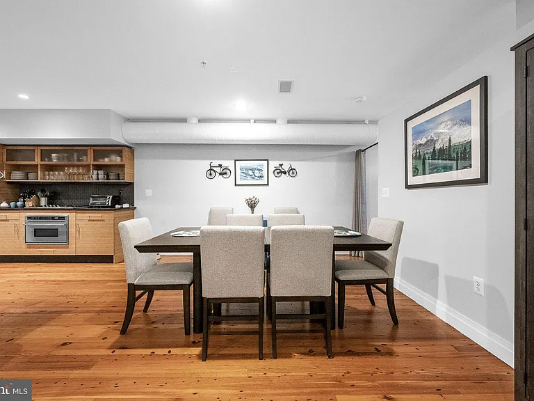 1210 Queen St #5 — Photo 13