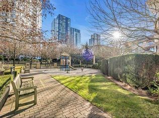 5380 Oben St #2102, Vancouver, BC V5R 6H7