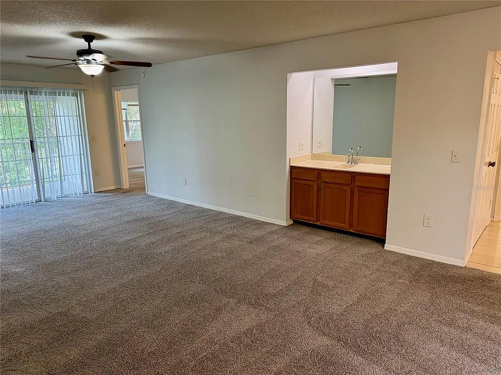 2 bed, 2.5 bath, 1365 sqft, $1,695 — Photo 3