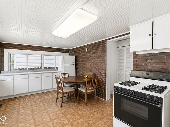 4th image of 851 S Pershing Ave